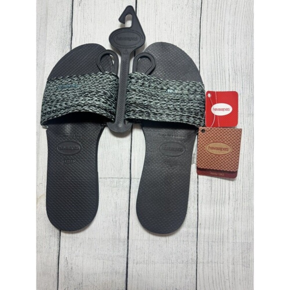 Havaianas Women's Black sandals size 7-8